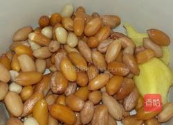 花生炖鸡脚的做法图解1