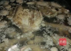 花生炖鸡脚的做法图解2