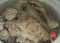 花生炖鸡脚的做法图解3