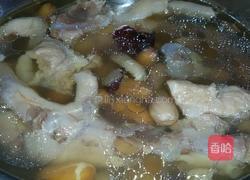 花生炖鸡脚的做法图解5