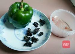 肉未甜椒黑木耳的做法图解1