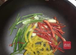 西瓜皮炒胡萝卜的做法图解5