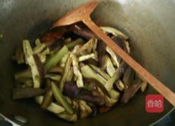 豆瓣酱炒茄子的做法图解3