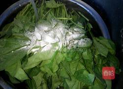 菠菜拌花生米的做法图解1