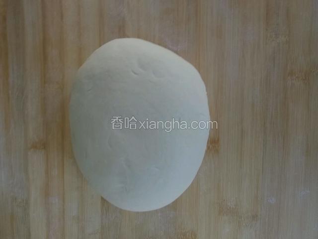 把面和的比饺子面稍软点。
