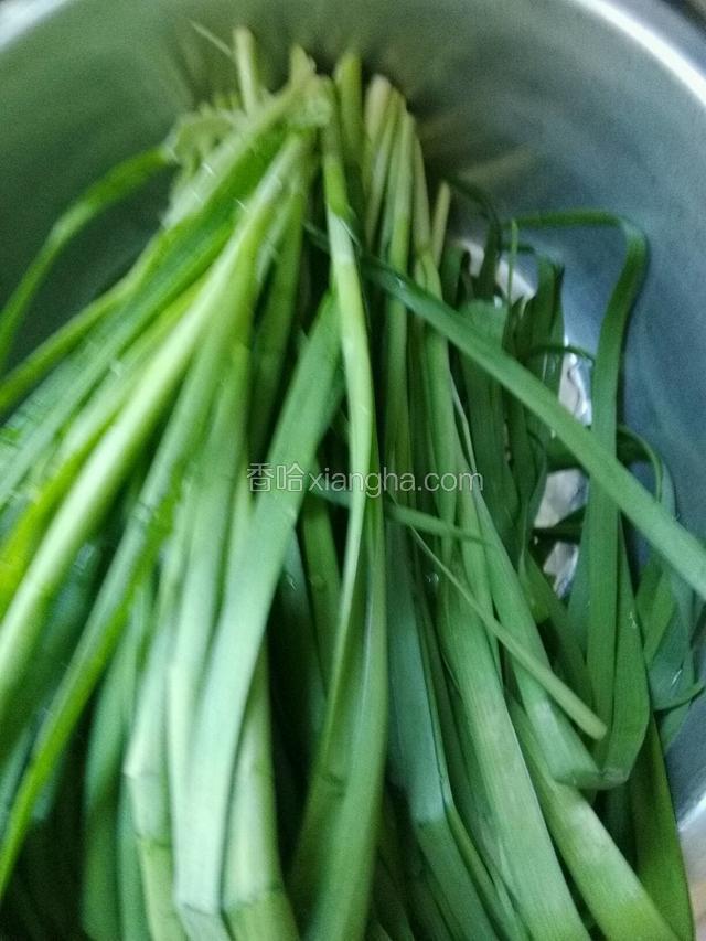 韭菜洗净空干水