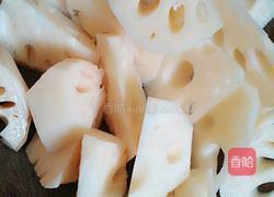 莲藕炖排骨的做法图解2