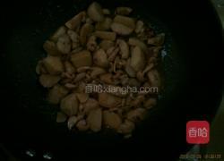芋头炒鸡肉的做法图解1