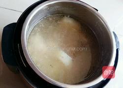 莲子百合淮山蜜枣猪筒骨汤的做法图解10