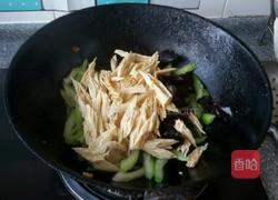 素炒腐竹芹菜的做法图解4
