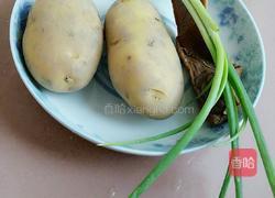 香葱土豆萝卜干丁的做法图解1