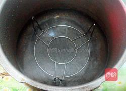 杏仁百合炖梨水的做法图解3