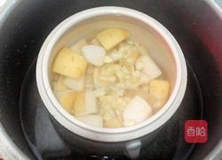 杏仁百合炖梨水的做法图解4
