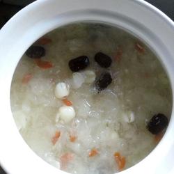 银耳莲子羹的做法[图]
