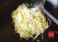 土豆炒卷心菜的做法图解8