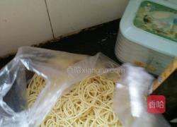 牛腩鲜鱿面的做法图解2