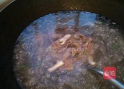 牛腩鲜鱿面的做法图解5