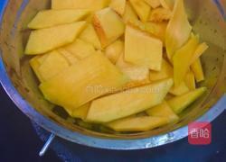 清新南瓜羹的做法图解3