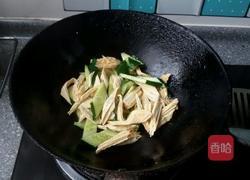 瓜片炒腐竹的做法图解3