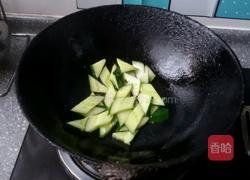 瓜片炒腐竹的做法图解2