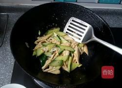 瓜片炒腐竹的做法图解4