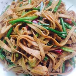 豆皮炒韭菜苔的做法[图]
