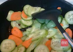 胡萝卜炒瓜片的做法图解3