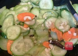 胡萝卜炒瓜片的做法图解4