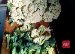 双花炒肉的做法图解1