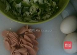 青椒火腿炒蛋的做法图解1