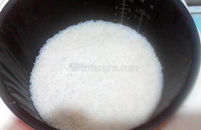 米饭煮好备用.