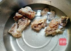 胡萝卜猪骨汤的做法图解3