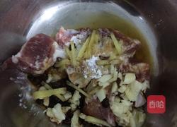 电饭锅焖排骨饭的做法图解1