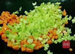 芹菜胡萝卜香菇丁的做法图解7