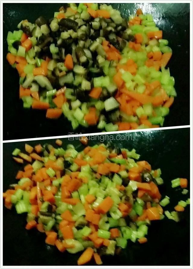 放香菇丁进去，放适量盐，少许酱油。翻炒均匀，即可关火。