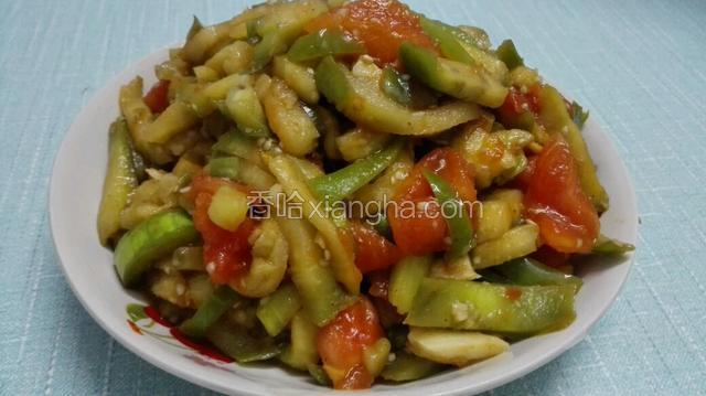 炒至番茄变软时，放入盐，再翻炒，装盘前放入味精调味