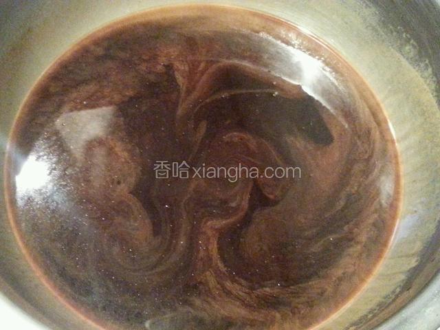 买阿胶时请药店的帮忙给打成粉，放在一耐热容器里用黄酒浸泡24小时


如果是整片的，要泡三四天，每天要搅动叫次