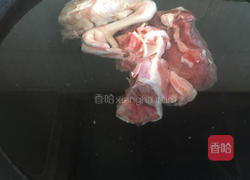 什锦菇煲猪骨汤的做法图解1
