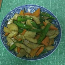 尖椒炒鸡腿菇的做法[图]