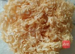 冰糖银耳红枣羹的做法图解1