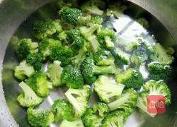 番茄炒西兰花的做法图解4