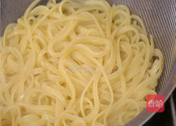 炒意大利面的做法图解2