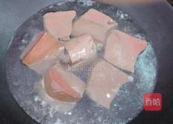 猪血炒豆腐的做法图解1