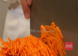 凉拌胡萝卜丝的做法图解1