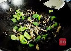 甜椒肉丝炒木耳的做法图解8