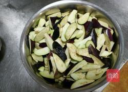 肉末茄子的做法图解1