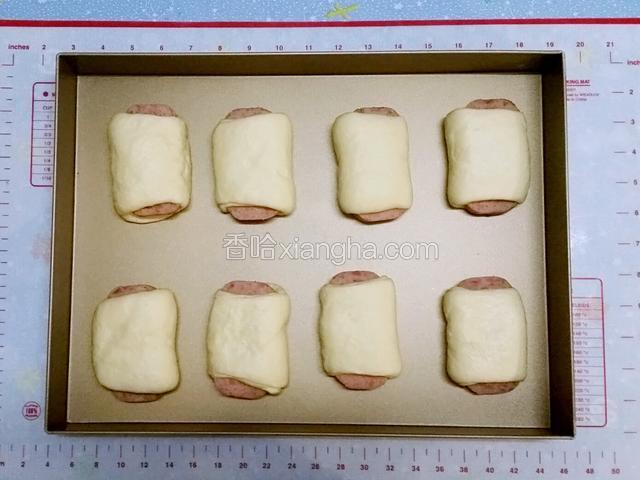 完成後排在不黏烤盤上，如是非不黏烤盤請墊上油紙