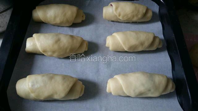 弄好之后，放在一边饧发