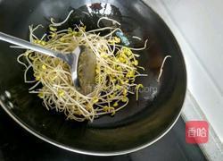 营养三色菜（豆芽、胡萝卜炒韭菜）的做法图解2
