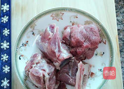 木瓜玉米猪骨汤的做法图解1